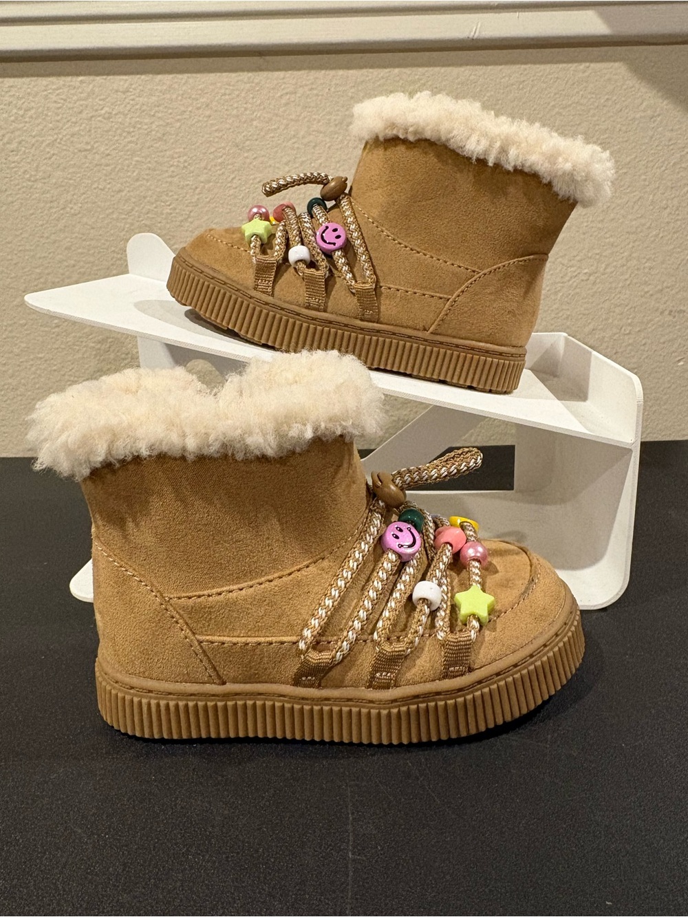NEW Cat & Jack Hydee Sheep Skin Fleece Lined Boot with charms Toddler Size 6